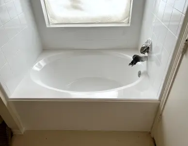 Bathtub restored and reglazed in Mount Vernon